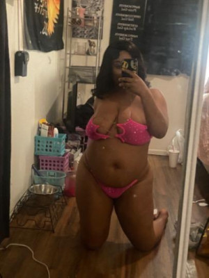 incalls SEXY CURVY BROWNSKIN 💋 looking to have some fun Available 24/7