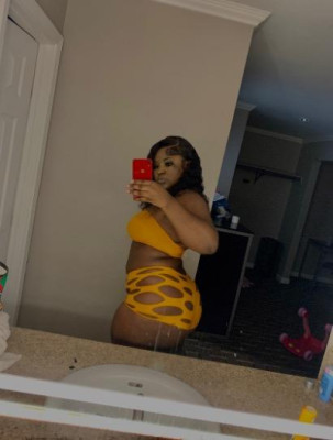 '(New In Town ) Your New Favorite Thick Chocolate Hottie 🫦💦