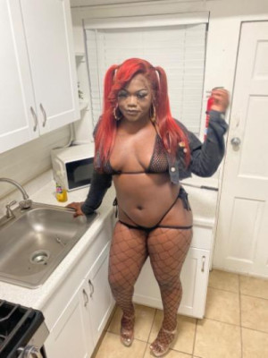 pretty and thick 👅🥇 carplay and outcalls