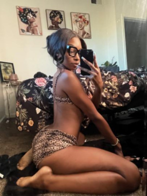 Pretty Petite Ebony Babe 😜🍫🥵