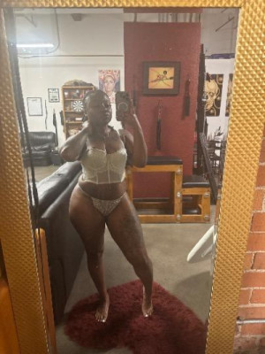 Fine Chocolate Ebony Woman, Curvateous. Here to be your EYE Candy🫦