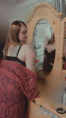 sexy&thick&ready for daddy to come lay down this baddie