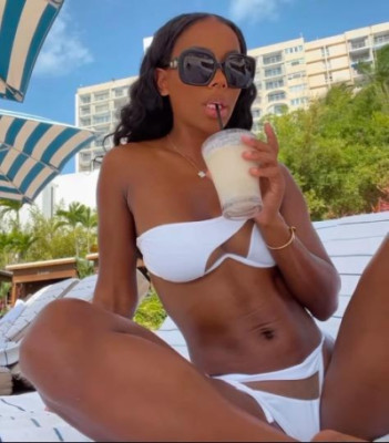 𝙴𝚡𝚘𝚝𝚒𝚌 𝙴𝙱𝙾𝙽𝚈 𝙱𝚘𝚖𝚋𝚜𝚑𝚎𝚕𝚕 - Playful and Always Pleasing..Petite Brunette Busty Knockout - The Best Time You&rsquo;ve Ever Had. INCALL OUTCALL San Diego