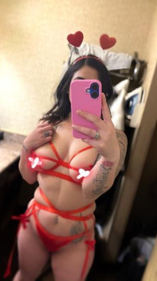 o u t c a l l o n ly 🩷 Even better in person 🌺