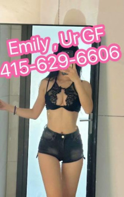 &ldquo;Ur GF😘Emily&rdquo;