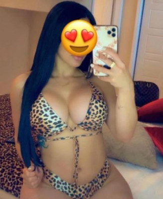 Sexy Latina available to enjoy and have a good time, please you rich daddy 😋🍑😻😈