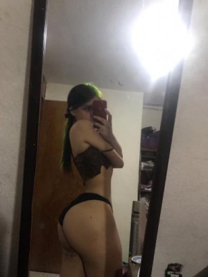 Hi daddy I'm Melanie a hot young woman who loves her job I'm here to make you happy write me, tambin hablo espaol 💦🔥🔥💞💞🔥💦🔥💦👉🏾👌🏾