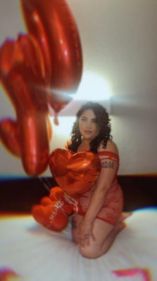 Hey Handsome!!! Your FAVORITE PLAYMATE here and READY!!! CaLLME hunny!