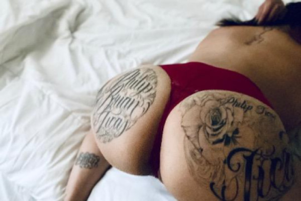 AVAILABLE IN OC&bull; DOUBLES AVAILABLE&bull; BOMB HOT WHITE CHICK WITH BIG ASS&bull;