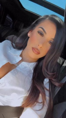 im back in town book me now😍