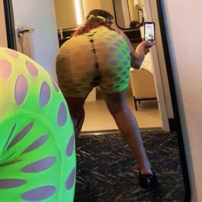 Dominatrix 😍 thick juicy pussy 💋 bad latina snow bunny 👣 foot fetish princess