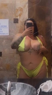 tight wet pussy for you 💦💦 🫦