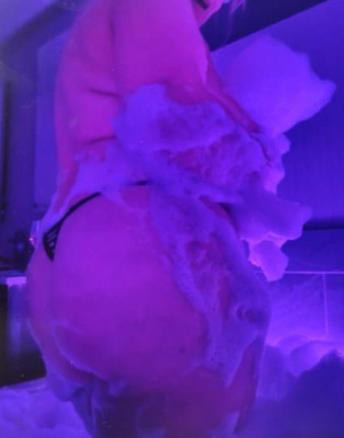 SLUTTY SEXY M.I.L.F BLONDE CURVY THICK ALL NATURAL GODESS AVAILABLE NOW