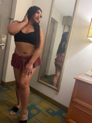 MY GIRLFRIENDS AND I ARE IN TOWN LOOKING TO HAVE A GOOD TIME 😈 ALL DIFFERENT FLAVORS 😋