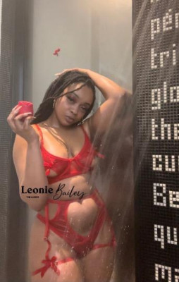 🦋Seductively wild, perfectly curvy yet irresistibly petite at 4’10” – your naughty little princess, ready to serve and satisfy!