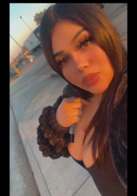 Roses are red 🌹 Violets are blue 💋Come spend the rest of weekend with me boo 💦