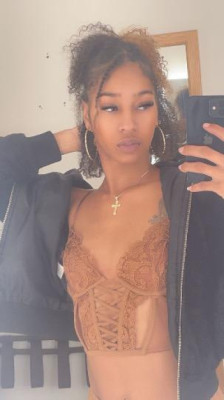 Hosting Petite and Slim and Sexy 😍😍Honey Mix 🥰