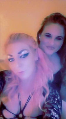 HOT THREESOME ALERT!