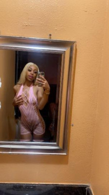 THE HEAD QUEEN 👸🏽 WITH SOME WET JUICY COOCHIE 😋💦