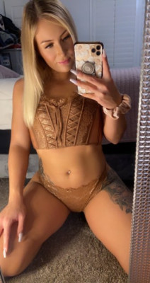 Blonde Bombshell Girl Next Door