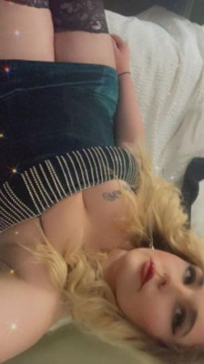 thick ❄ snow 🐰 bunny come get warm with me on a cold night 🌙
