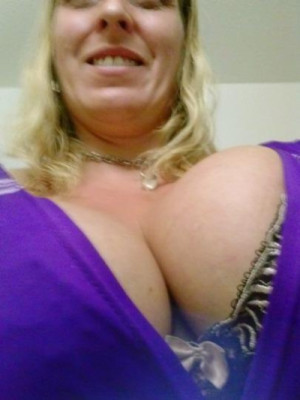 IM AVAILABLE LATE TONIGHT ALSO DOING OUTCALLS