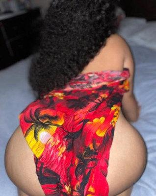 THICK EBONY BABE LOOKING FOR FUN😘