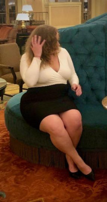 naturally curvy redhead in bay area