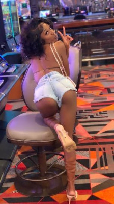 Bite size seduction💋🍬🥰