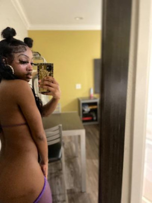 AVAILABLE NOW 😍 THIS TIGHT HOLE NEEDS FILLING BABY 😩 COME FUCK ME NOW 💦