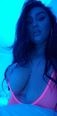 THICK CURVY LATINA AVAILABLE FOR TONIGHT ONLY