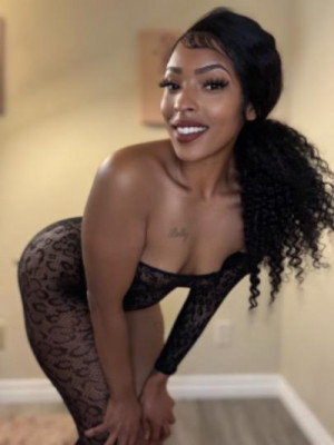 AlanaSkyy 🏠 Big Booty Eye Candy😻😍 Ask For OF Link📲
