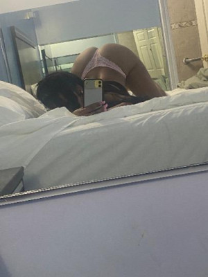 petite body pretty and wet af 😘💦