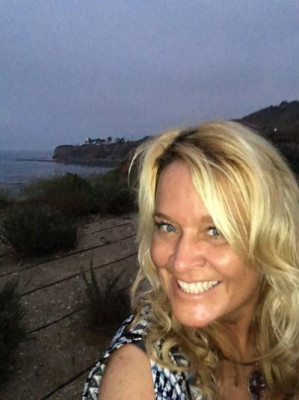 38DDD BUSTY BLONDE PRETTY MOMMY W/TOYS