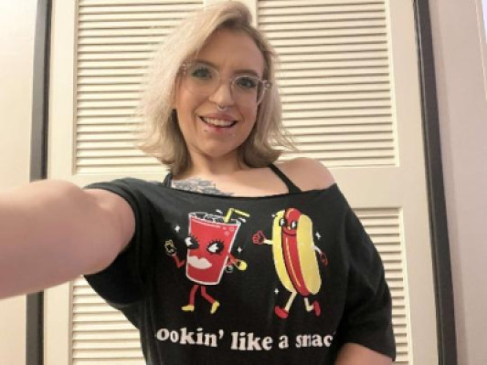 🍿🎬Hey it's Mimi Here! Just Relaxing and Watching Movies!! Cum over and give me a distraction! 🎬🍿