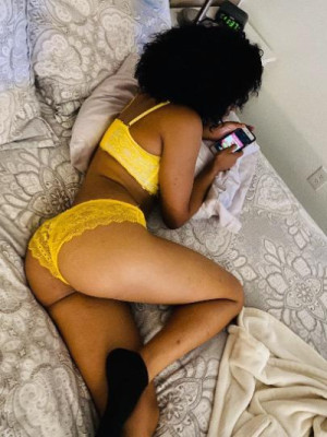 sexy yellow bone 👙💦