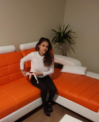 Pretty and petite, with small feet.